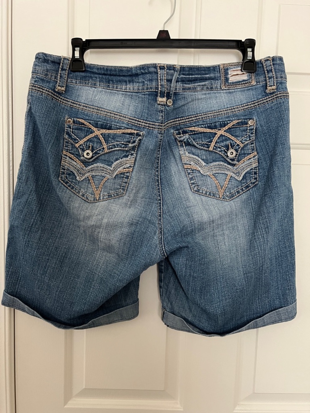 Hydraulic Roll-Cuff Women’s Shorts - Light Blue